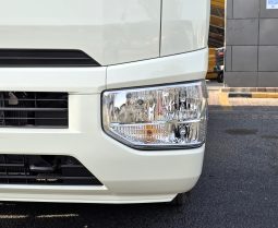 
										TOYOTA COASTER DIESEL 4.0 MT – AUTO DOOR – 23 SEATER – 3 POINT BELT – 2025 MODEL – WHITE full									