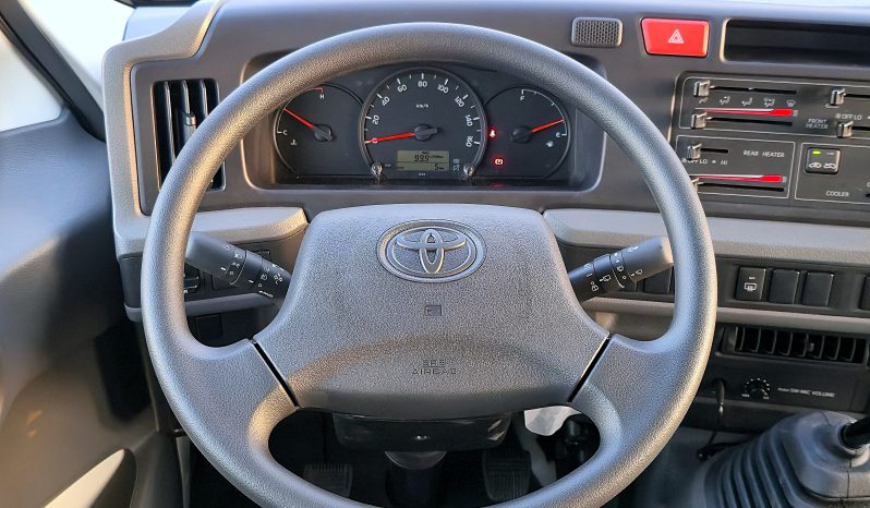 
								TOYOTA COASTER PETROL 2.7 MT – AUTO DOOR – 23 SEATER – 2 POINT BELT – 2025 MODEL – WHITE  full									