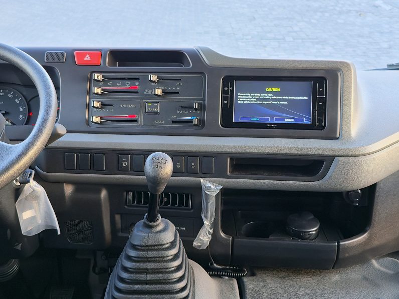 TOYOTA COASTER PETROL 2.7 MT – AUTO DOOR – 23 SEATER – 2 POINT BELT – 2025 MODEL – WHITE 