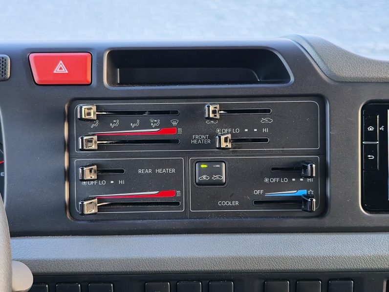 TOYOTA COASTER PETROL 2.7 MT – AUTO DOOR – 23 SEATER – 2 POINT BELT – 2025 MODEL – WHITE 