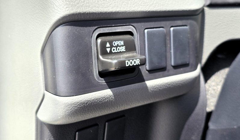 
								TOYOTA COASTER PETROL 2.7 MT – AUTO DOOR – 23 SEATER – 3 POINT BELT – 2025 MODEL – WHITE full									