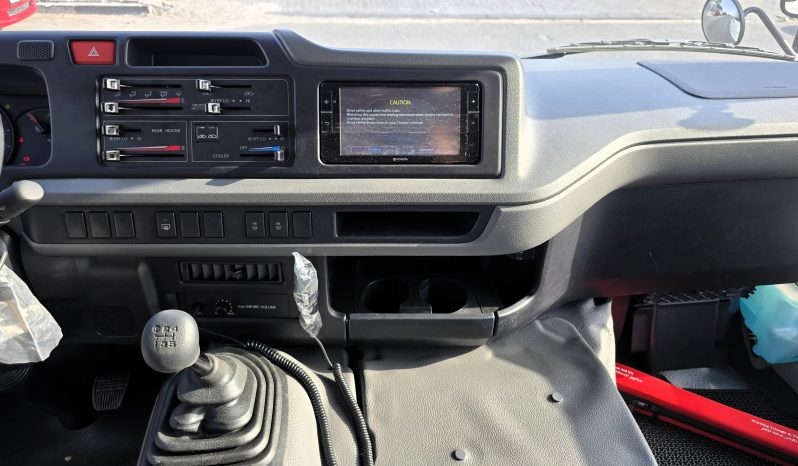 
								TOYOTA COASTER DIESEL 4.0 MT – AUTO DOOR – 23 SEATER – 3 POINT BELT – 2025 MODEL – WHITE full									