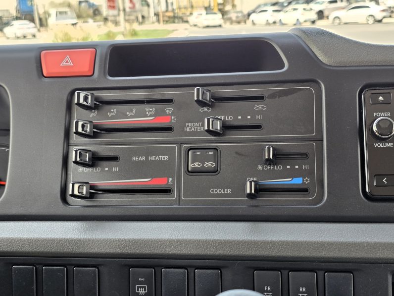 TOYOTA COASTER PETROL 2.7 MT – AUTO DOOR – 23 SEATER – 3 POINT BELT – 2025 MODEL – WHITE