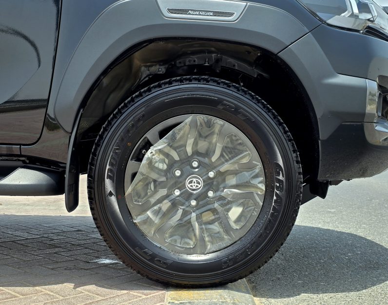 HILUX ADVENTURE PETROL 4.0L – FULL WITH COMPRESSOR – BLACK INSIDE BLACK – OMANI