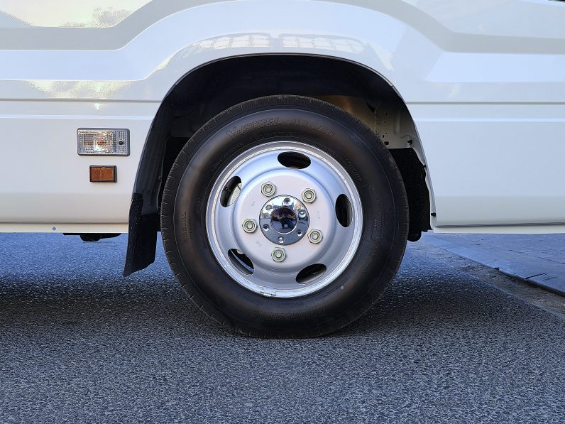 TOYOTA COASTER PETROL 2.7 MT – AUTO DOOR – 23 SEATER – 2 POINT BELT – 2025 MODEL – WHITE 