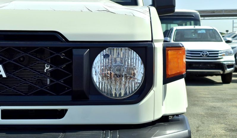 
								TOYOTA LC 79 DOUBLE CABIN DIESEL 2.8 MT -STD  E  2025 – WHITE INSIDE BEIGE – full									