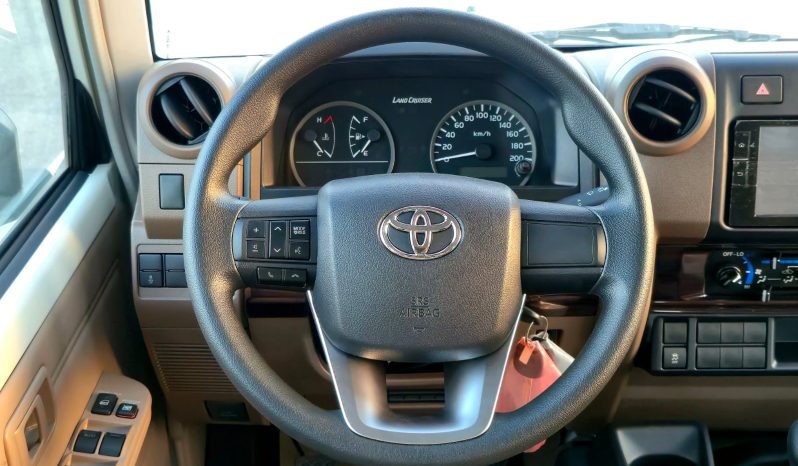 
								TOYOTA LC 79 DOUBLE CABIN DIESEL 2.8 MT -STD  E  2025 – WHITE INSIDE BEIGE – full									