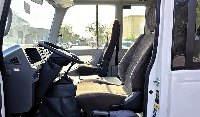 
								TOYOTA COASTER PETROL 2.7 MT – AUTO DOOR – 23 SEATER – 2 POINT BELT – 2025 MODEL – WHITE  full									