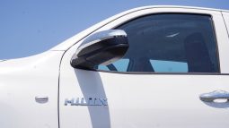 
										TOYOTA HILUX DC DIESEL 2.4 – MT – STD – E – 2025 – WHITE INSIDE RED full									