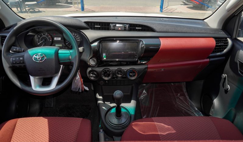 
								TOYOTA HILUX DC DIESEL 2.4 – MT – STD – E – 2025 – WHITE INSIDE RED full									