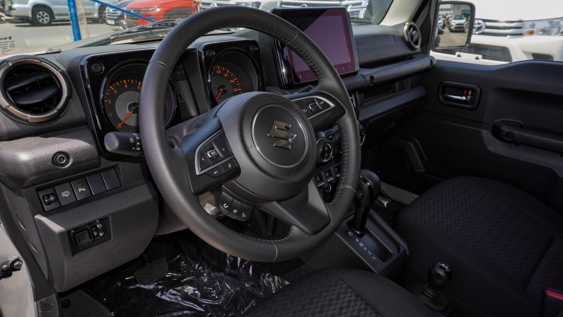 SUZUKI JIMNY PETROL 1.5L – GLX – GCC – 2025 – SILVER INSIDE BLACK
