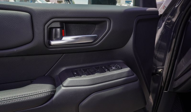 
								TOYOTA PRADO DIESEL 2.8T ADVENTURE – SUNROOF – BLACK INSIDE BLACK full									