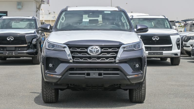 TOYOTA FORTUNER DIESEL 2.4 – COMFORT – GRAY INSIDE BLACK