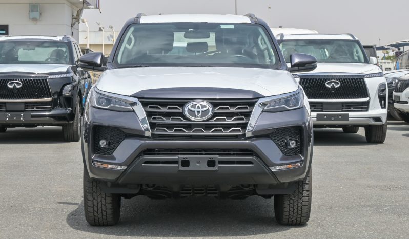 
								TOYOTA FORTUNER DIESEL 2.4 – COMFORT – GRAY INSIDE BLACK full									