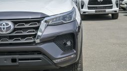 
										TOYOTA FORTUNER DIESEL 2.4 – COMFORT – GRAY INSIDE BLACK full									