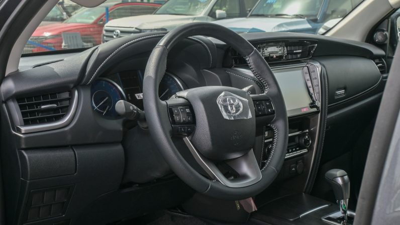 TOYOTA FORTUNER DIESEL 2.4 – COMFORT – GRAY INSIDE BLACK