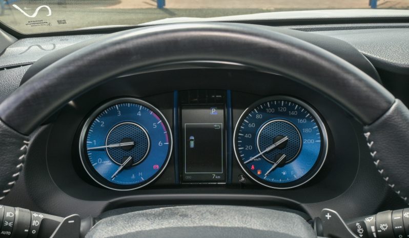 
								TOYOTA FORTUNER DIESEL 2.4 – COMFORT – GRAY INSIDE BLACK full									