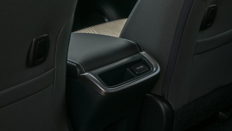 TOYOTA FORTUNER DIESEL 2.4 – COMFORT – GRAY INSIDE BLACK