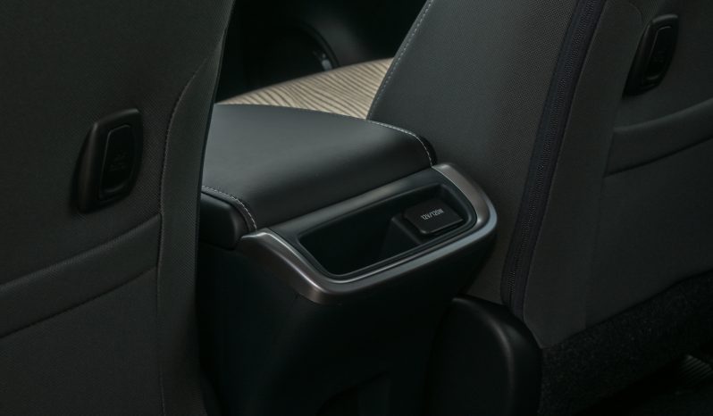 
								TOYOTA FORTUNER DIESEL 2.4 – COMFORT – GRAY INSIDE BLACK full									