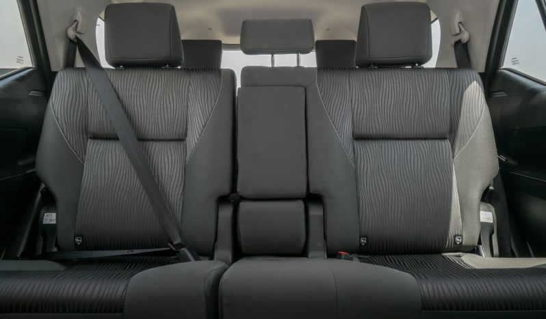 
								TOYOTA FORTUNER DIESEL 2.4 – COMFORT – GRAY INSIDE BLACK full									