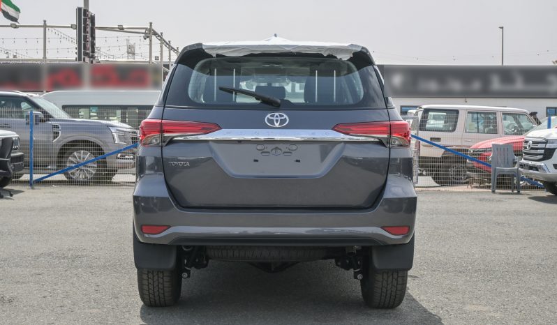 
								TOYOTA FORTUNER DIESEL 2.4 – COMFORT – GRAY INSIDE BLACK full									