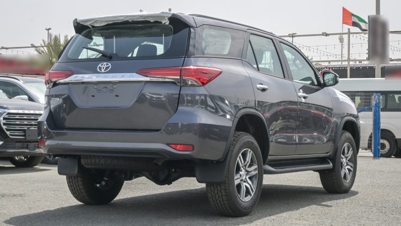 TOYOTA FORTUNER DIESEL 2.4 – COMFORT – GRAY INSIDE BLACK