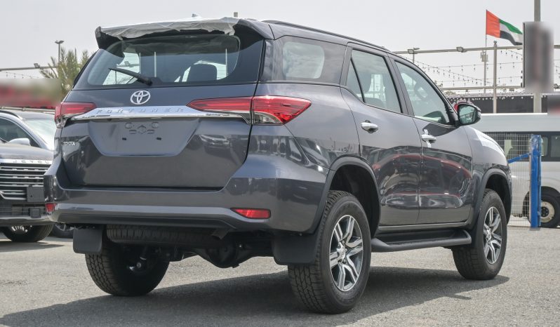 
								TOYOTA FORTUNER DIESEL 2.4 – COMFORT – GRAY INSIDE BLACK full									