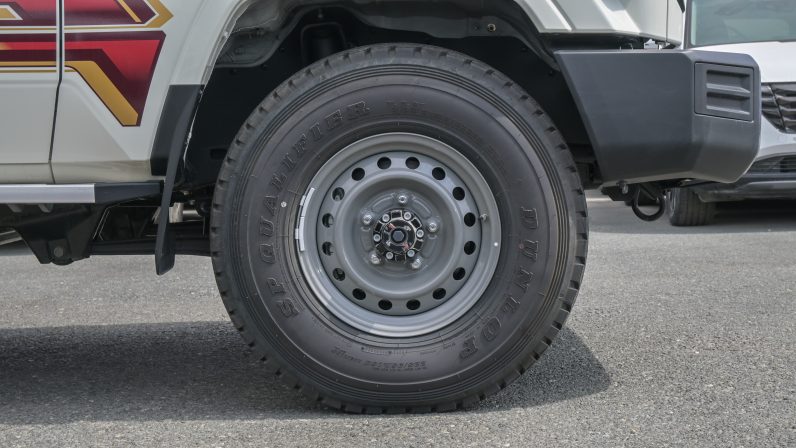 TOYOTA LC76 4.5 – DIESEL – MT – 4.5 – WHITE INSIDE BEIGE – 2024