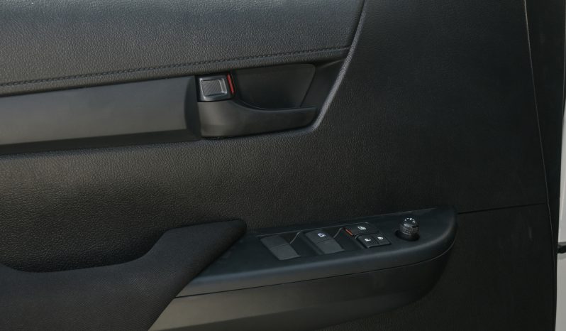 
								TOYOTA HILUX PETROL 2.7L – MANUAL – NARROW CABIN – WHITE INSIDE BLACK full									