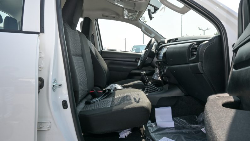 TOYOTA HILUX PETROL 2.7L – MANUAL – NARROW CABIN – WHITE INSIDE BLACK