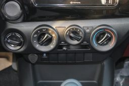 
										HILUX NARROW BODY DIESEL DOUBLE CABIN 2.4 MT 6 SEATER MANUAL WINDOW  BASIC full									