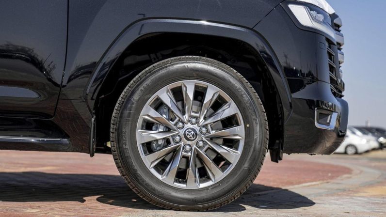 Toyota Land Cruiser LC300 3.5L VXR Twin-Turbo Petrol – Black- 2025