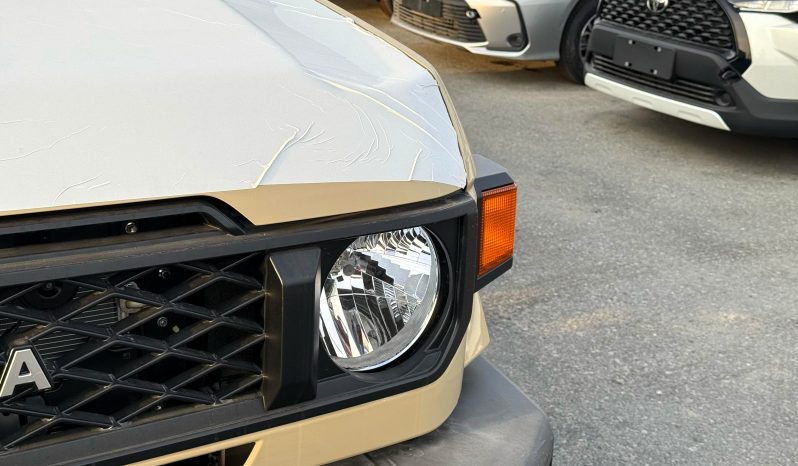 
								TOYOTA LC78 PETROL 4.0 – BASIC – MT – PW – 2025 MODEL  – BEIGE INSIDE GREY full									