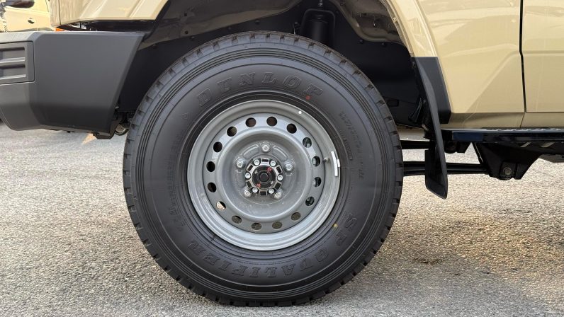 TOYOTA LC78 PETROL 4.0 – BASIC – MT – PW – 2025 MODEL  – BEIGE INSIDE GREY