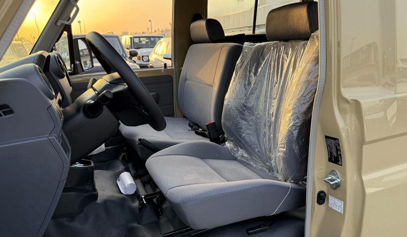 
								TOYOTA LC78 PETROL 4.0 – BASIC – MT – PW – 2025 MODEL  – BEIGE INSIDE GREY full									