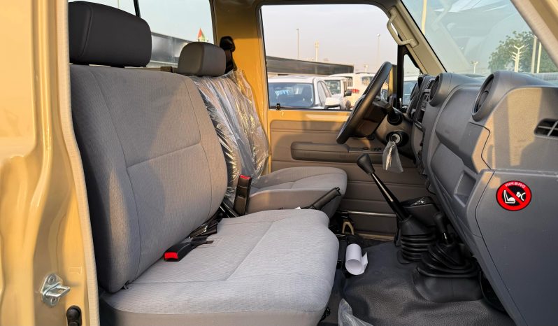 
								TOYOTA LC78 PETROL 4.0 – BASIC – MT – PW – 2025 MODEL  – BEIGE INSIDE GREY full									