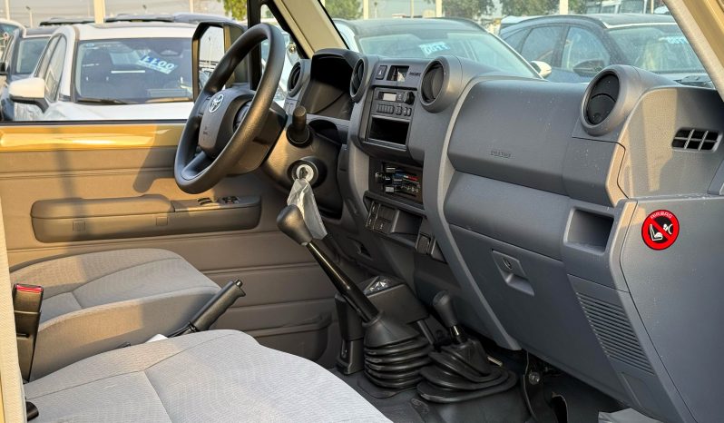 
								TOYOTA LC78 PETROL 4.0 – BASIC – MT – PW – 2025 MODEL  – BEIGE INSIDE GREY full									