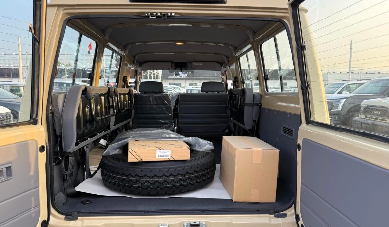 
								TOYOTA LC78 PETROL 4.0 – BASIC – MT – PW – 2025 MODEL  – BEIGE INSIDE GREY full									