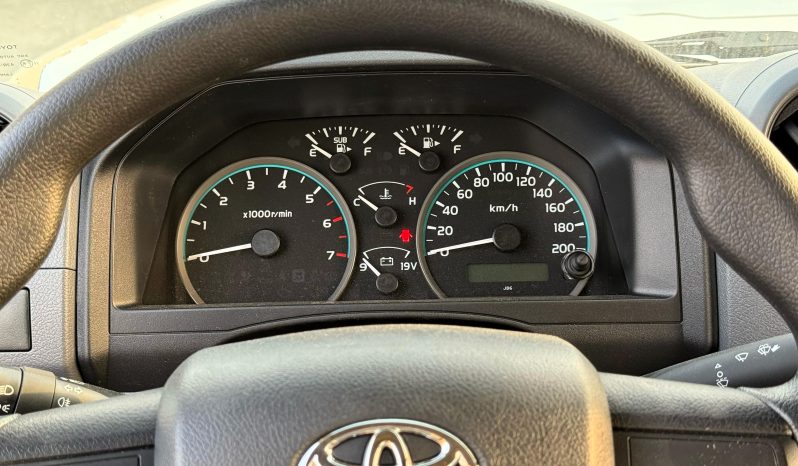 
								TOYOTA LC78 PETROL 4.0 – BASIC – MT – PW – 2025 MODEL  – BEIGE INSIDE GREY full									