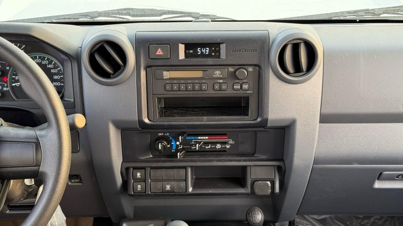TOYOTA LC78 PETROL 4.0 – BASIC – MT – PW – 2025 MODEL  – BEIGE INSIDE GREY