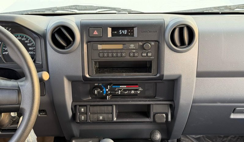 
								TOYOTA LC78 PETROL 4.0 – BASIC – MT – PW – 2025 MODEL  – BEIGE INSIDE GREY full									