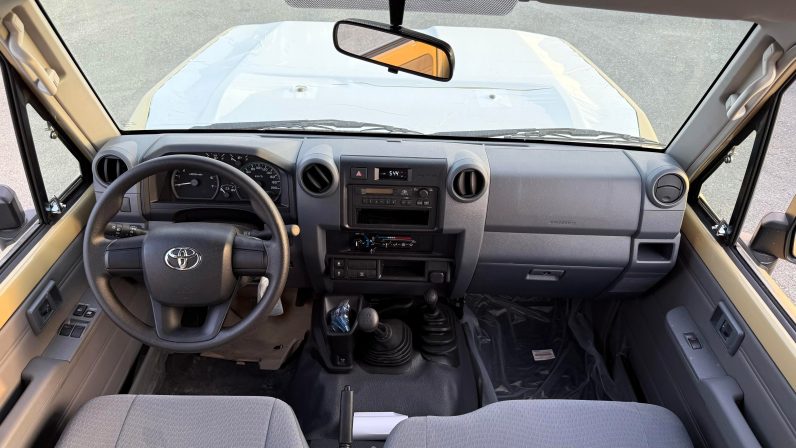 TOYOTA LC78 PETROL 4.0 – BASIC – MT – PW – 2025 MODEL  – BEIGE INSIDE GREY