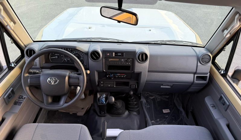 
								TOYOTA LC78 PETROL 4.0 – BASIC – MT – PW – 2025 MODEL  – BEIGE INSIDE GREY full									
