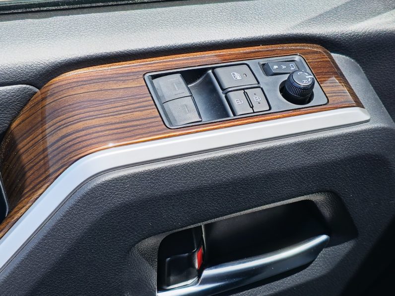 Granvia Premium – 3.5L – Petrol with Radar – 2025