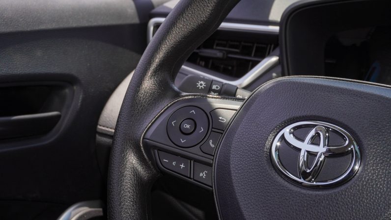 TOYOTA COROLLA CROSS HYBRID ELITE – 2.0 – 2025 MODEL – WHITE INSIDE BLACK