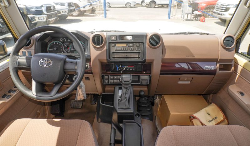 
								TOYOTA LC79 PETROL DOUBLE CABIN 4.0 – MID OPTIONS – AT – 2025 – BEIGE – OMANI full									