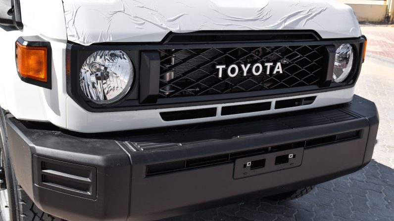 TOYOTA LC78 PETROL 4.0 – BASIC – MT – 2025 – WHITE INSIDE BEIGE – E
