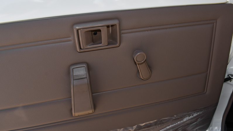 TOYOTA LC78 PETROL 4.0 – BASIC – MT – 2025 – WHITE INSIDE BEIGE – E