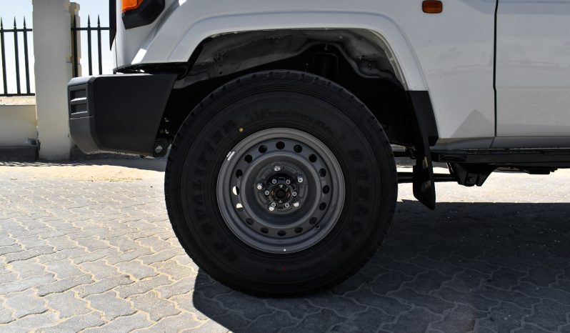 
								TOYOTA LC78 PETROL 4.0 – BASIC – MT – 2025 – WHITE INSIDE BEIGE – E full									