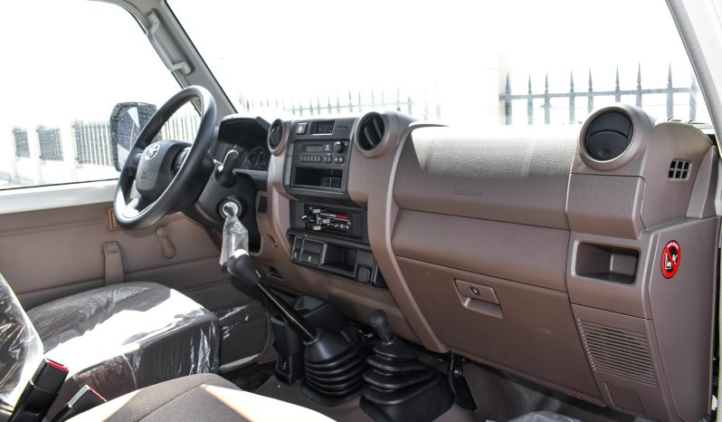 
								TOYOTA LC78 PETROL 4.0 – BASIC – MT – 2025 – WHITE INSIDE BEIGE – E full									